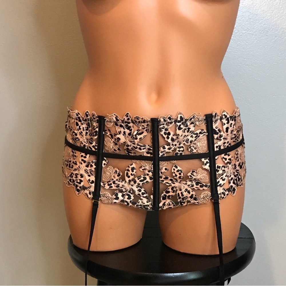 Victorias Secret Very Sexy Garter Belt Waist Cincher Leopard Mesh M/L NWT